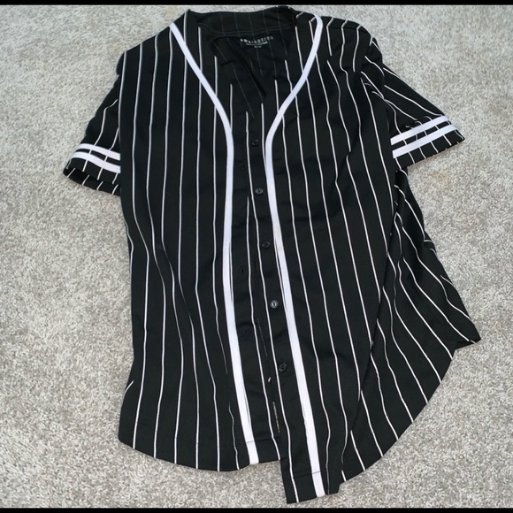 Black and white jersey - Picture 1 of 1